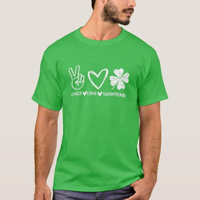 Cute Peace Kärlek Shenanigans Shamrock Lycklig St  T Shirt (Framsida)