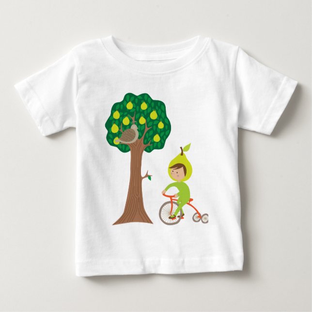 Cute Pear Girl Biking by a Pear Träd T Shirt (Framsida)