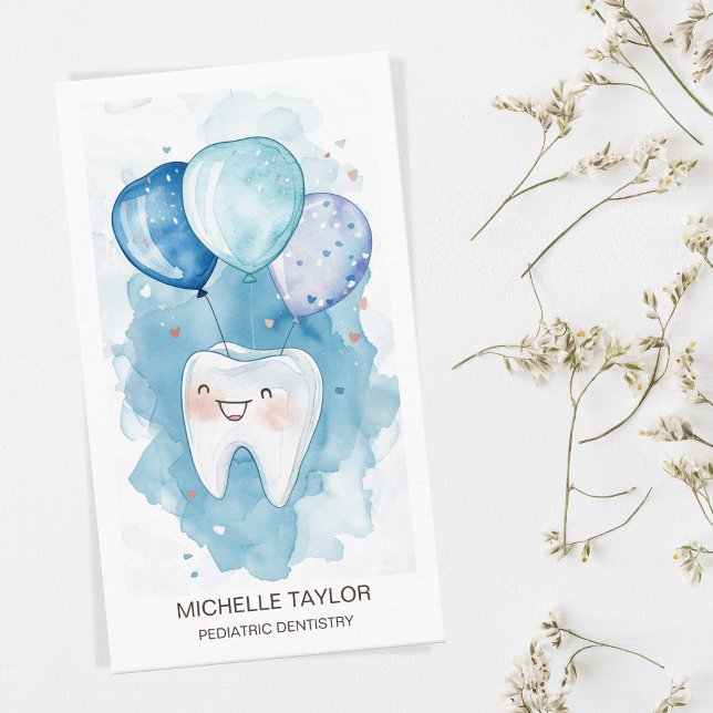 Cute Pediatriska familjen Dentist Tooth Smile Visitkort (a cute smiling tooth with balloons, blue pastel colors)