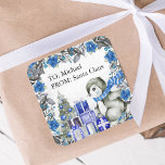 Cute Penguin från jultomten Fyrkantigt Klistermärke<br><div class="desc">Kylda julklämmare med tvättat grått-bakgrund,  elegant vattenfärg julafton blue blommigts & foliage,  vidhäftande baby penguins,  julafton träd,  presenter och en textmall som du kan anpassa.</div>