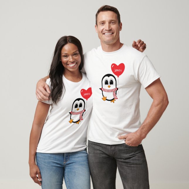 Cute Penguin håller Heart Shape Balloon T-shirt (Unisex)