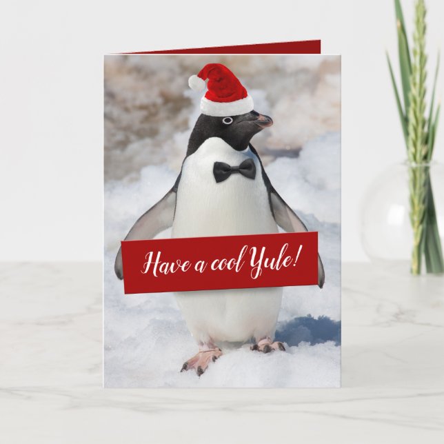 Cute Penguin i Santa Hat Holding Yuletide Sign Helgkort (Framsida)