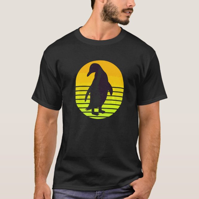 Cute Penguin Retro 1 T Shirt (Framsida)