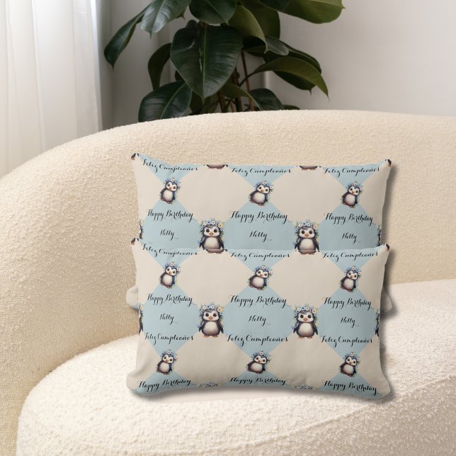 Cute Penguins Bilingual Feliz Cumpleaños Lumbarkudde (Cute Penguins Bilingual throw pillow, feliz cumpleaños, custom name. Multilingual Project.)