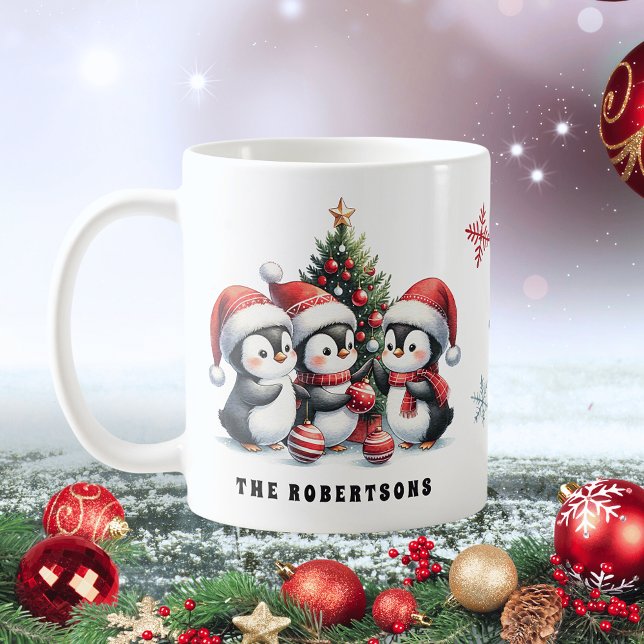 Cute Penguins i Red Santa Hats-familjen - jul Kaffemugg (Skapare uppladdad)