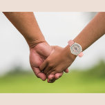 Cute Penguins Rosa med Namn och Initialer Armbandsur<br><div class="desc">I vår "Cute Penguins Rosa med Namn och Initialer Watch", som är en fantastisk värld, blir varje blick på handleden en resa in i glädje och personlig anknytning. Föreställ dig en Bilingual-flicka som tar emot den här tidsbiten som gåva och hennes ögon tänds vid synen av söta pingviner som är...</div>