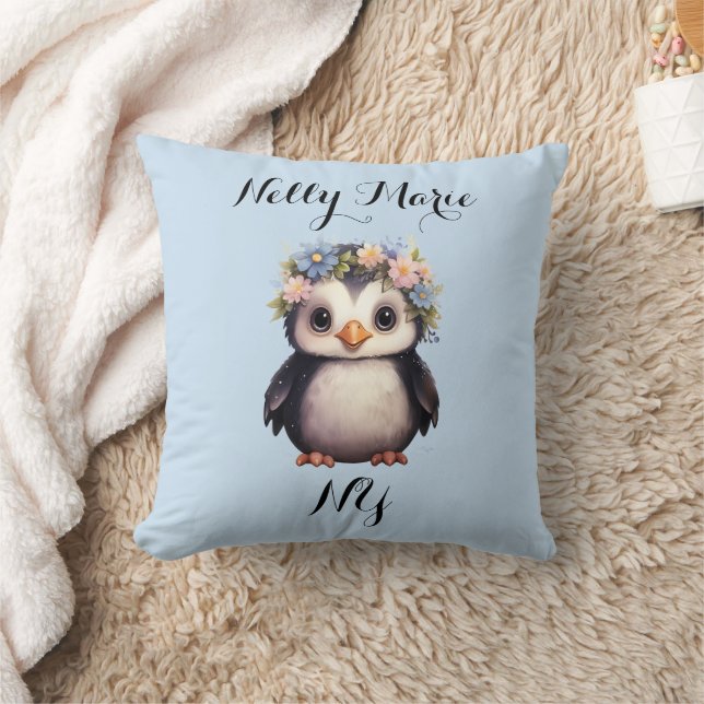 Cute Penguins with Flowers Namn & Monogram Blue Kudde (Filt)