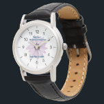 Cute Pension Watch Science Teacher Personalize Armbandsur<br><div class="desc">Cute, modern pension vaktar med personlig namn för en vetenskapslärare i ett annat yrke. Kom ihåg att byta "Mary Anne Williams" till den pensionerade personens hela namn, första namn eller initialer. Bakgrundsbilden är en illustration av blommigten (en lila blomma). Du kan behålla den som den är eller ändra den med...</div>