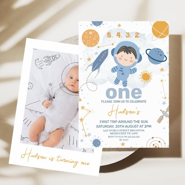 Cute Photo First Resa runt Sol 1:a födelsedag Inbjudningar (Cute Blue Orange First trip Around the Sun 1st Birthday Invitation Boy Photo, Outer Space Invite)