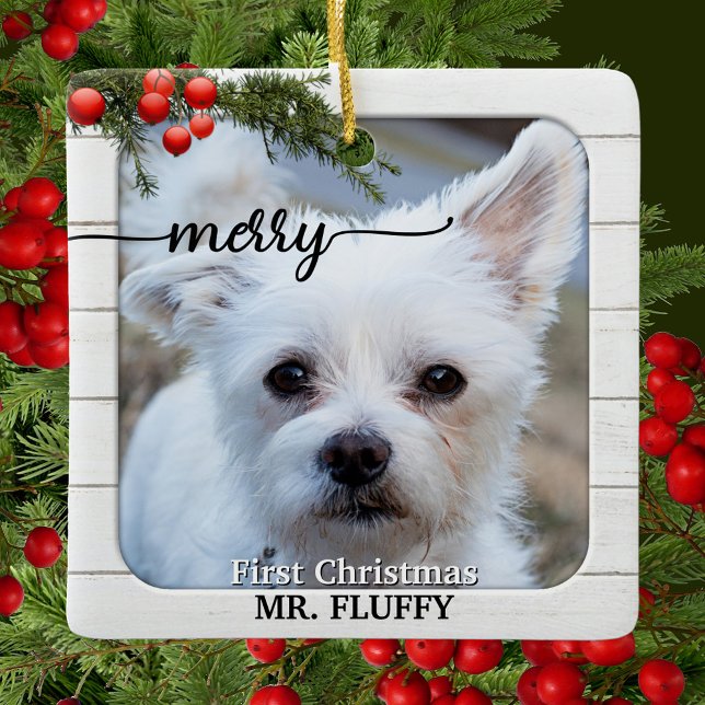 Cute Photo Rustic White Wood First jul jul Ceram Julgransprydnad Keramik (Christmas ornament featuring a custom (pet) photo framed by rustic white wood and berries with pine)