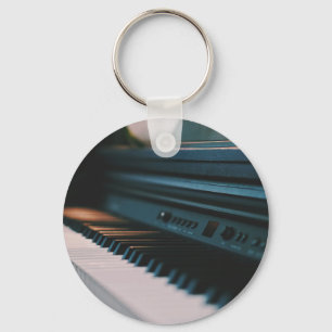 Cute Piano Artwork Nyckelring