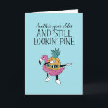 Cute Pineapple Fruit Pun Funny Birthday Card Kort<br><div class="desc">Lustigt och sött födelsedagskort för dem som slår kärlek och humor. Perfekt för att önska dina vänner och din familj grattis på födelsedagen. Besök vår butik om du vill ha mer födelsedagskort. Du hittar något coola,  humoristiskt och ibland sarkastiskt födelsedagskort för din speciella.</div>