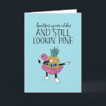 Cute Pineapple Fruit Pun Funny Birthday Card Kort<br><div class="desc">Lustigt och sött födelsedagskort för dem som slår kärlek och humor. Perfekt för att önska dina vänner och din familj grattis på födelsedagen. Besök vår butik om du vill ha mer födelsedagskort. Du hittar något coola,  humoristiskt och ibland sarkastiskt födelsedagskort för din speciella.</div>