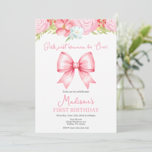 Cute Pink Bow Girl First Birthday Invitation Inbjudningar (Stående Fram)