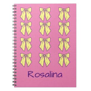 Cute Pink och Yellow Bows Pattern Girl's Name Anteckningsbok