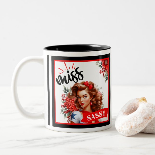 Cute Pinup_ Miss Sassy Två-Tonad Mugg (Med munk)