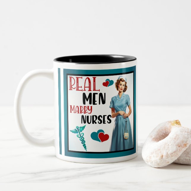 Cute Pinup_ Real Manar Marry Nurses Två-Tonad Mugg (Med munk)