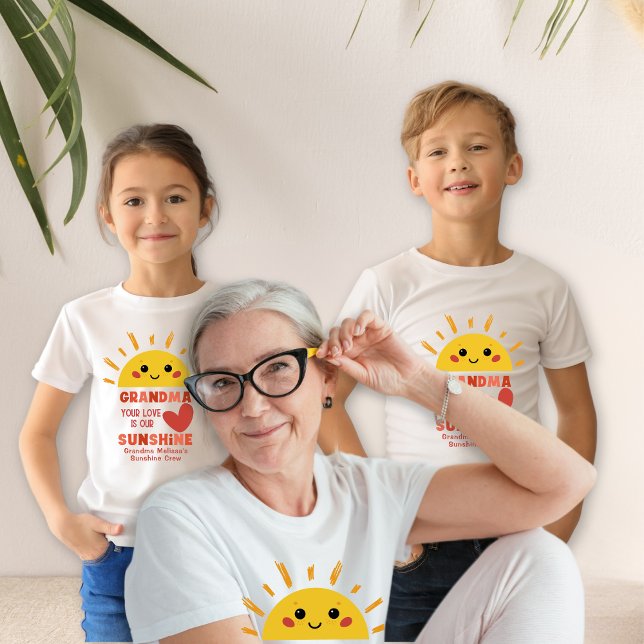 Cute Playof Gult Kärlek Grandma Family T Shirt (Skapare uppladdad)
