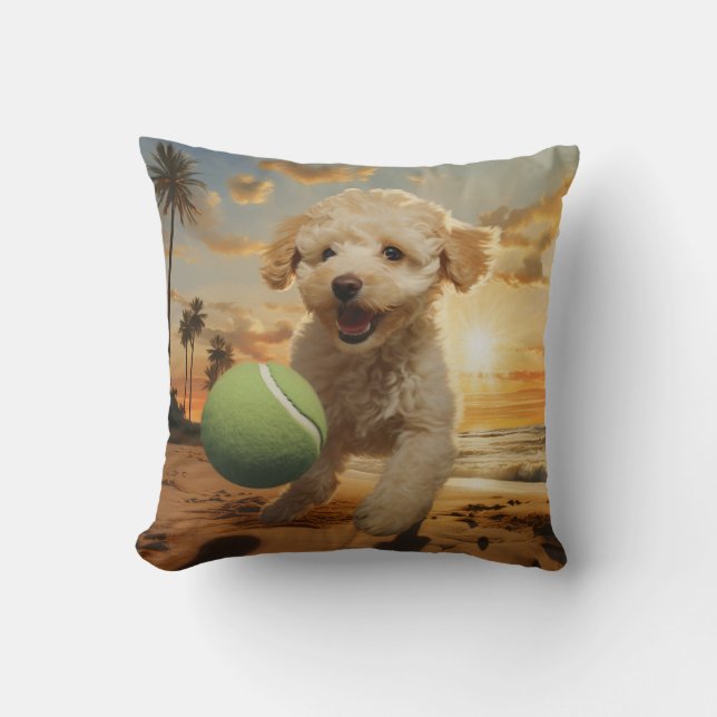 🐕 Cute pudel valp med Tennis bollar på strand Kudde (Framsida)