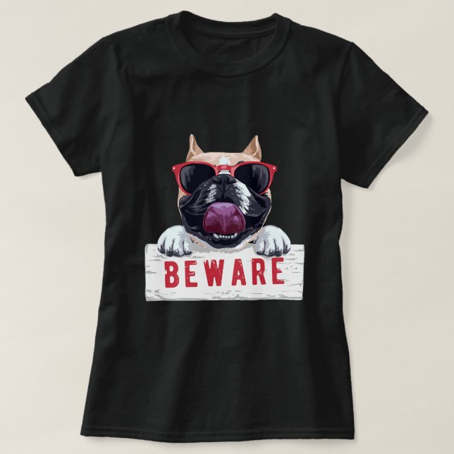 Cute Pug älskare Coola Pug Funny Pug Var försiktig T Shirt (Design framsida)