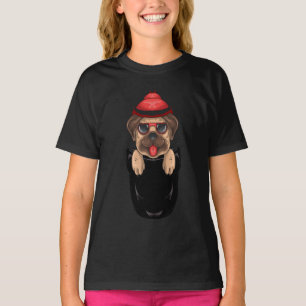 Cute Pug Hund Sits in Pocket Girl T Shirt