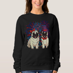 Cute Pugs Rött vitt blått med patriotiskt fyrverke T Shirt