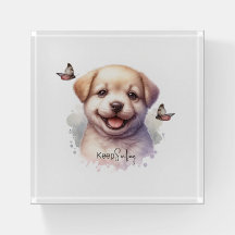Cute Puppy Butterfly Behålla Smilning
