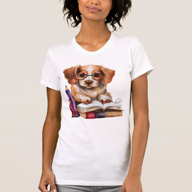 Cute Puppy på Bokar med glasögon T Shirt (Framsida)
