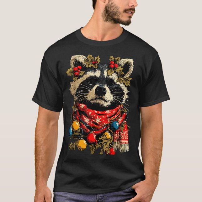 Cute Raccoon F Christmas Lights Festive Forest Ani T Shirt (Framsida)