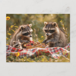 Cute raccoon-familjen med picknic vykort