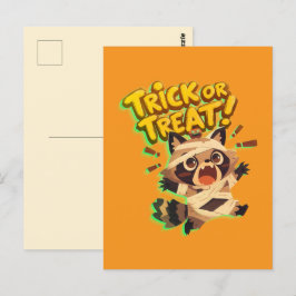 Cute raccoon in mummy costume with Bus eller godis Vykort