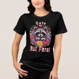 Cute Raccoon med färgstarka blommor och örter T Shirt