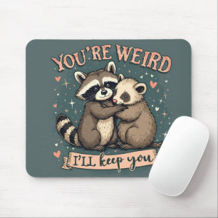 Cute Raccoon och Ferret Hug med Funny Quote Musmatta