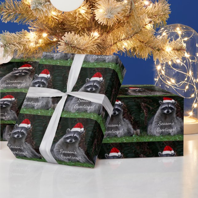 Cute Raccoon Wearing Red Santa Hat Helgdag Presentpapper (Helgdagar)