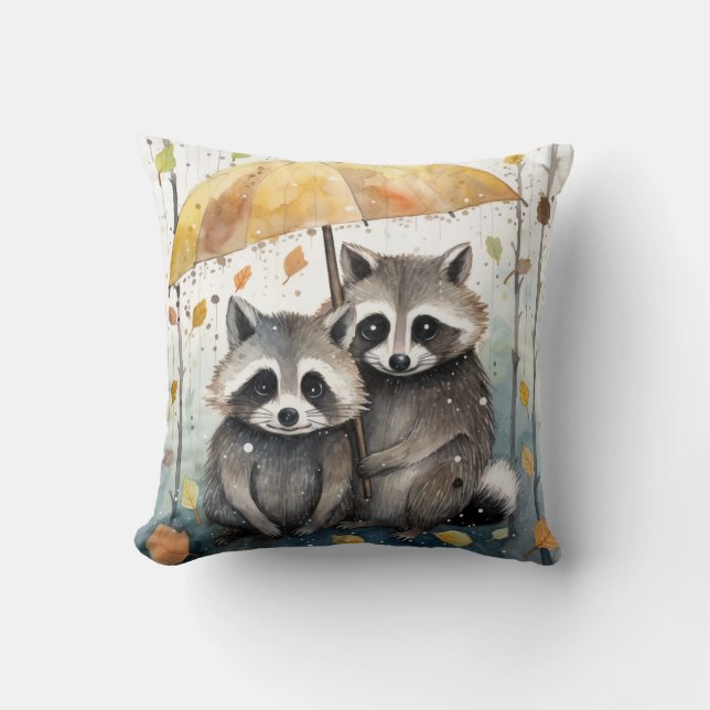 Cute Raccoons in the Rain Kudde (Framsida)