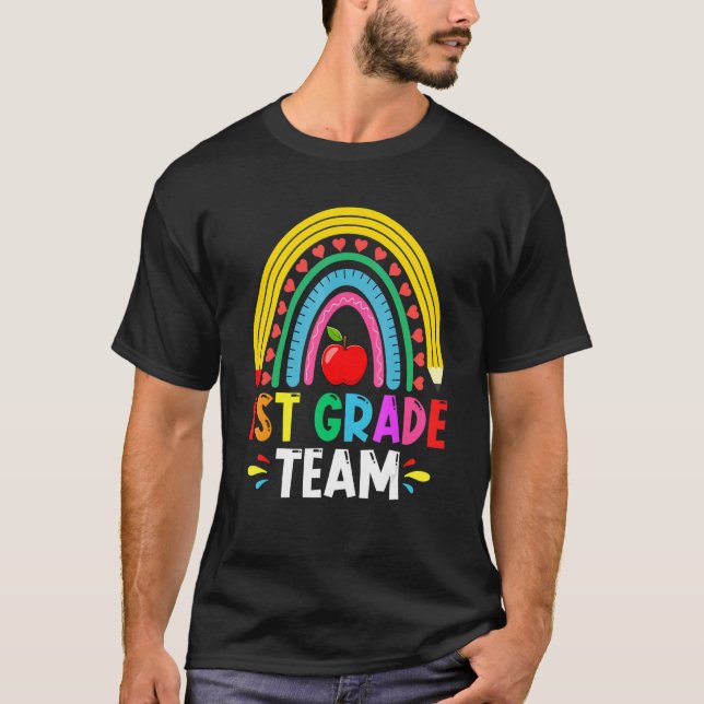 Cute Rainbow 1st Klass Team Back to school First D T Shirt (Framsida)