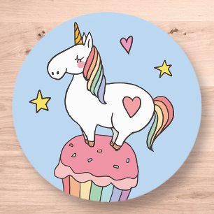 Cute Rainbow Unicorn på Birthday Cupaka Runt Klistermärke