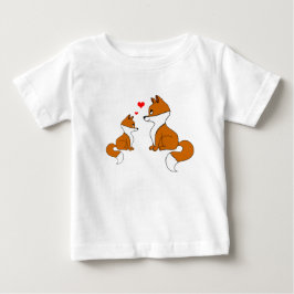 Cute-rävar med hjärtan, hand plockade t shirt