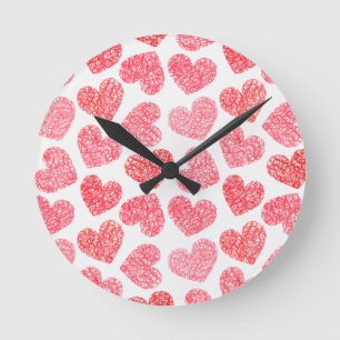 Cute Red Doodled Heart Valentindagen Mönster Rund Klocka