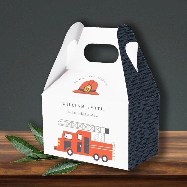 Cute Red Firecar Engine Kids any Age Birday Presentaskar (Skapare uppladdad)