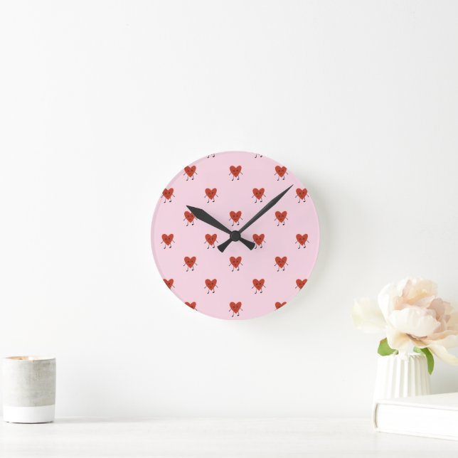 Cute Red Hearts Seamless Love Pattern on Pink Rund Klocka (Hem)