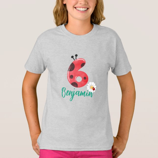 Cute Red Polka dot Ladybug 6e Födelsedagsfest namn T Shirt (Framsida)