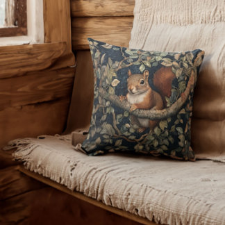 Cute Red Squirrel i en William Morris Stil-skog Kudde