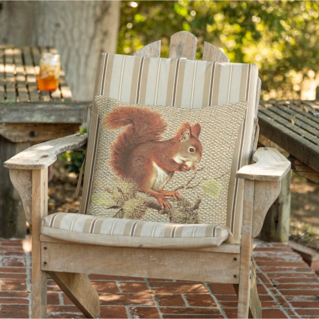 Cute Red Squirrel på Faux Jute Burlap Struktur Kudde (Stol)