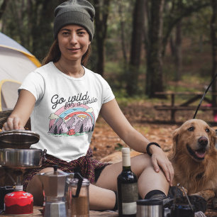 Cute Retro Camping Go-vild för vit T-Shirt
