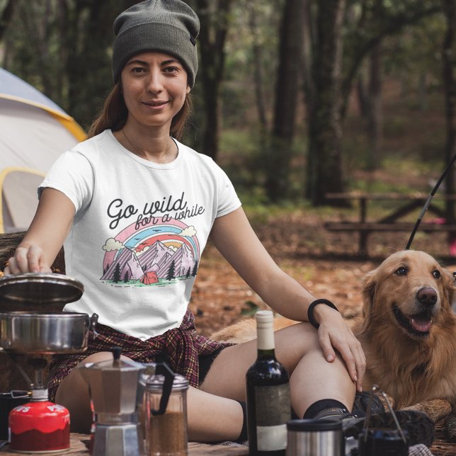 Cute Retro Camping Go-vild för vit T-Shirt (Skapare uppladdad)