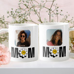Cute Retro Flower & "Mamma", Roligt, Anpassningsba Kaffemugg<br><div class="desc">Utformningen har en söt, reflekterande blomma mitten i texten "Mamma" i en svart tryckt text, och ett alternativ för anpassningsbar för att överföra två av dina favoritfoton på mugg. Perfekt på födelsedagen eller för behandling av dig själv. Checka ut matchande gåvor. Kontakta mig om du vill ha fler designanpassningar innan...</div>