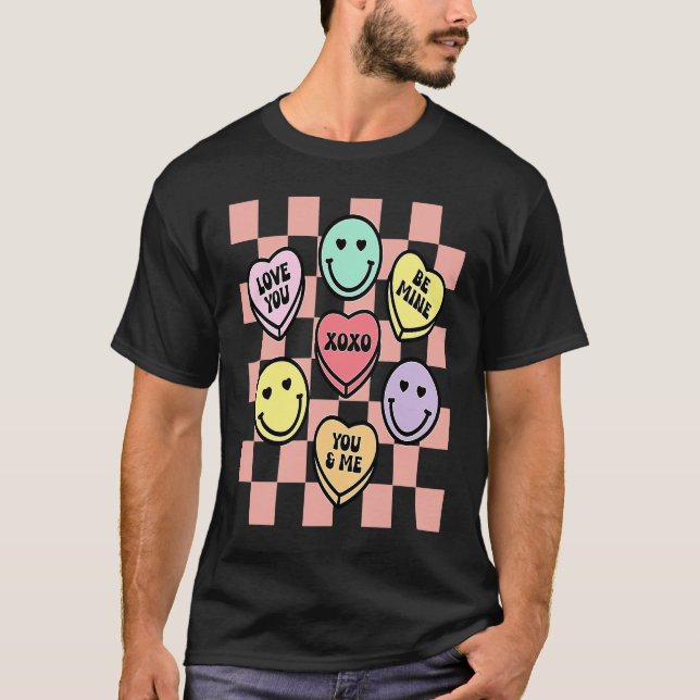 Cute Retro Groovy a Valentines Day Candy Conversat T Shirt (Framsida)