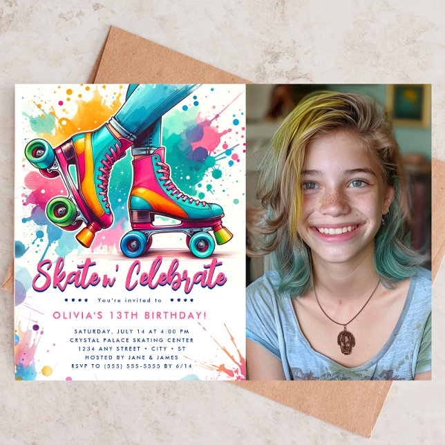 Cute Retro Roller Skalfoto Birthday Inbjudningar (Roller skate themed birthday invite with a photo of a smiling girl.)