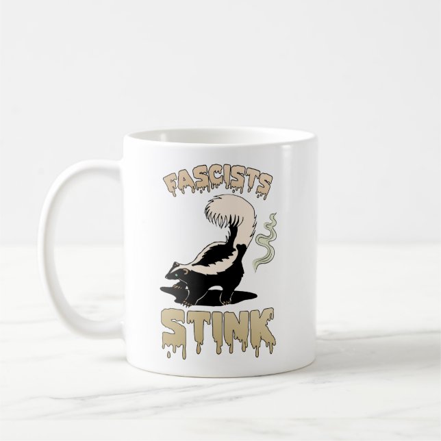 Cute Retro Skunk - Fascists Stink Kaffemugg (Vänster)